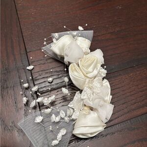 Elegant Cream Floral Hair Accessory